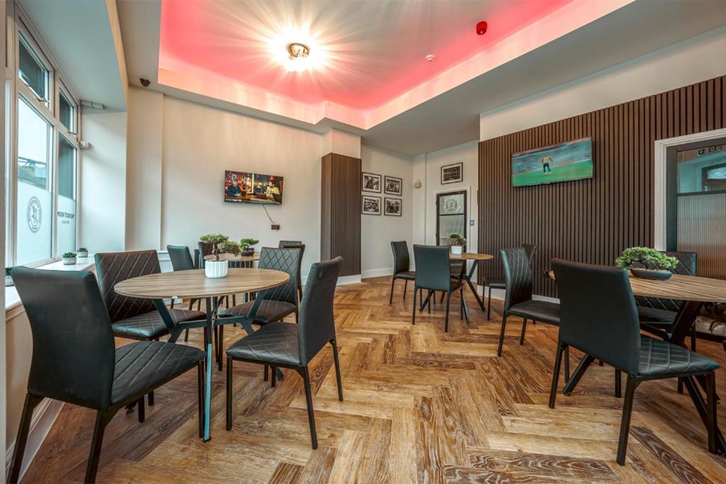 The Boot Rooms Anfield Liverpool Bagian luar foto